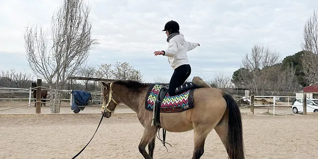 Escuela De Equitación Boremai Volteo a caballo